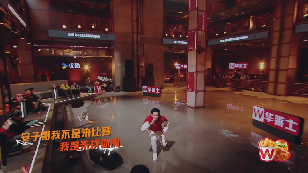 《说唱梦工厂》第一期,有杰伦的惊喜亮相,导师的炸裂公演