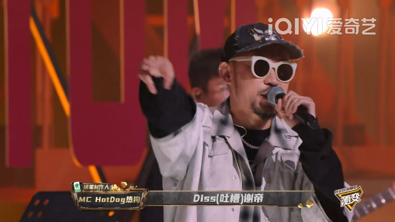 法老在节目上cue马思唯 唱对更高兄弟的diss,还写新词扫射福克斯