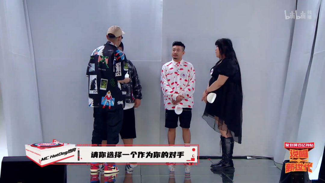 这档节目专门请来大学教授来给选手上课指导