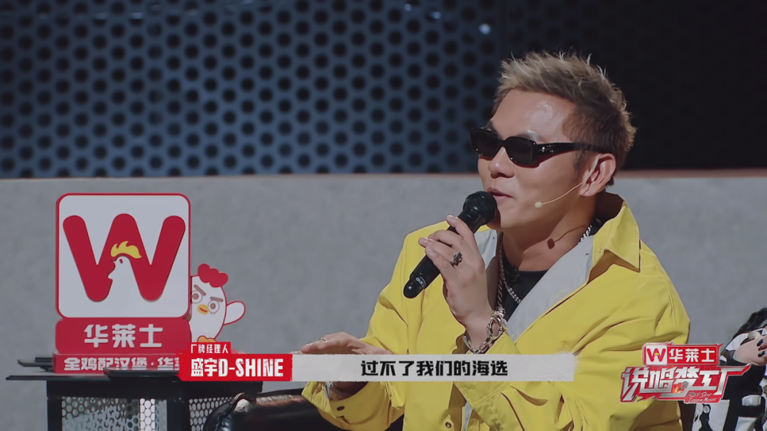 选手唱《老师您好》致敬阴三儿,上台还看词的选手却唱哭了gai!