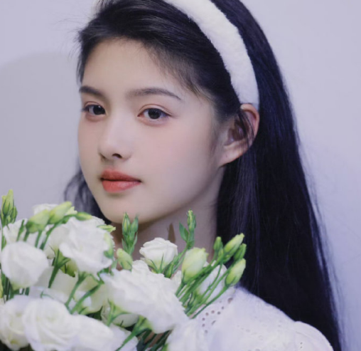 00后新四小花?强捧之耻还是未来可期?