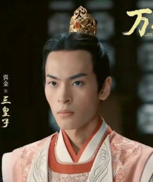 00后新四小花?强捧之耻还是未来可期?