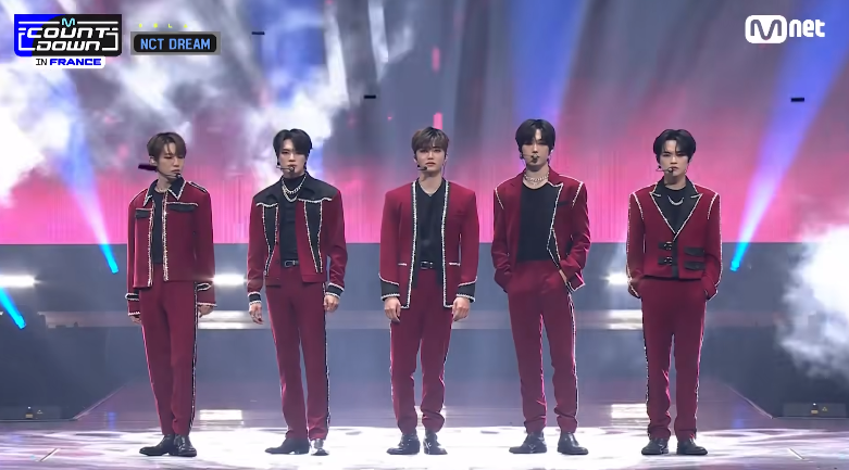 她这是被造型师霸凌了吗?