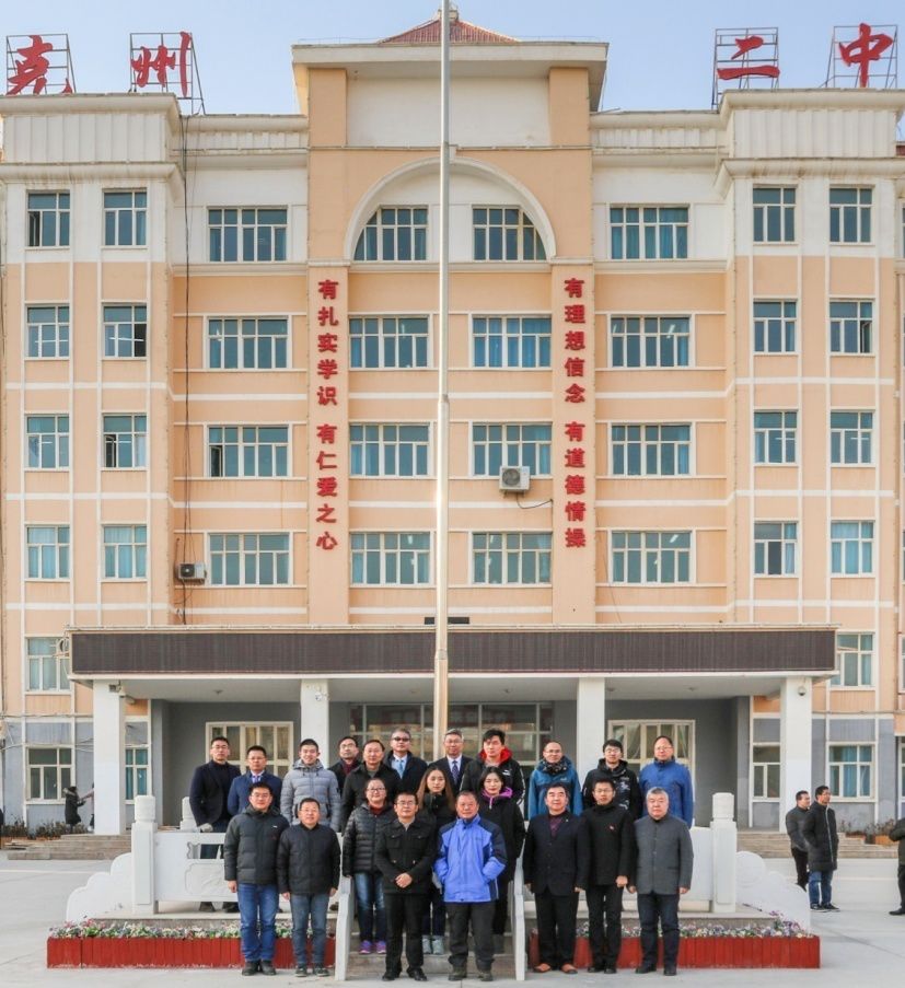 2018年12月17日,克州二中全体苏州援疆支教教师合影不是每一朵花都能