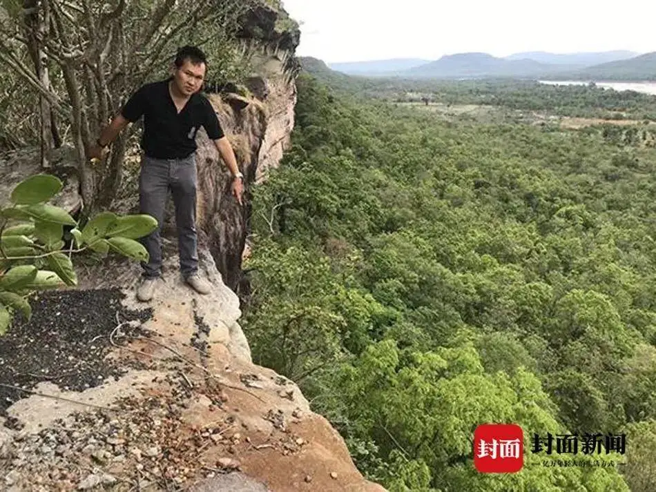 《消失的她》原型重返泰国！拥抱感谢当年的救命恩人