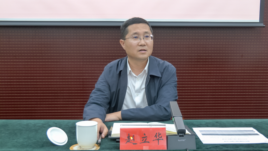 区领导赵立华,霍强,骆金凤,孙永才,董秀国,王添洁,徐敬成出席会议.