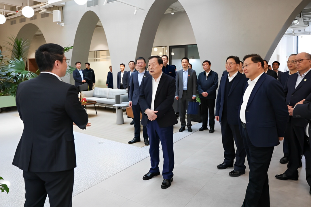 夏宝龙走访晶泰科技