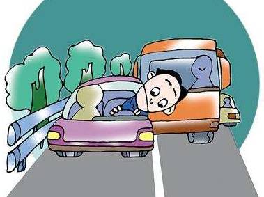 就因这个小动作,小伙一大早撞飞新西门桥上七面护栏