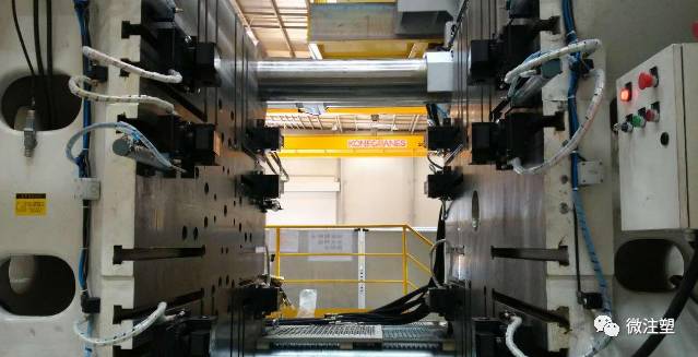 如何制定注塑机的定期维护保养计划？的图1