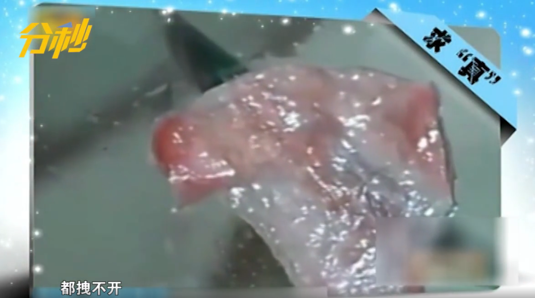 懵了！咬了口西瓜，竟吃出...掐不断也拽不开！