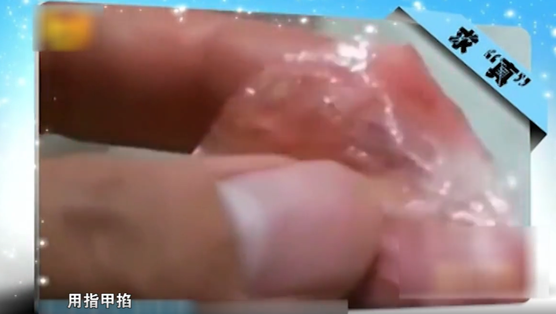 懵了！咬了口西瓜，竟吃出...掐不断也拽不开！