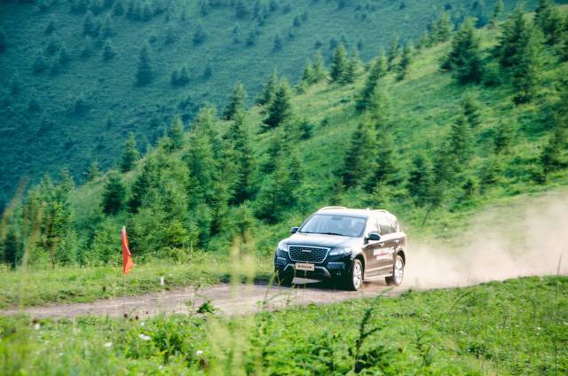 到高原、江畔和坝上草原清凉一夏