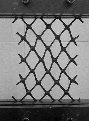 论文速递 | 不同剪切方向下土工格栅-土界面剪切行为的离散元研究的图2