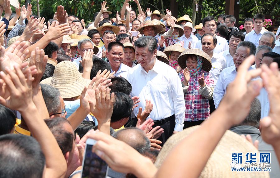 《新闻联播》中这位专家在访谈里哭了 无数网友动容