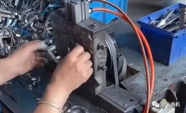 投资小作坊创业项目 小伙4年前投资9万，开个加工小作坊，现年收入稳定在40万。