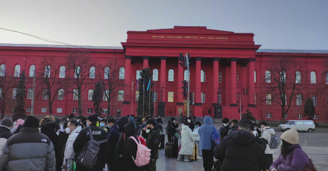 開始撤僑首批數百名學生安全抵達摩爾多瓦在烏中國公民可乘專列撤往