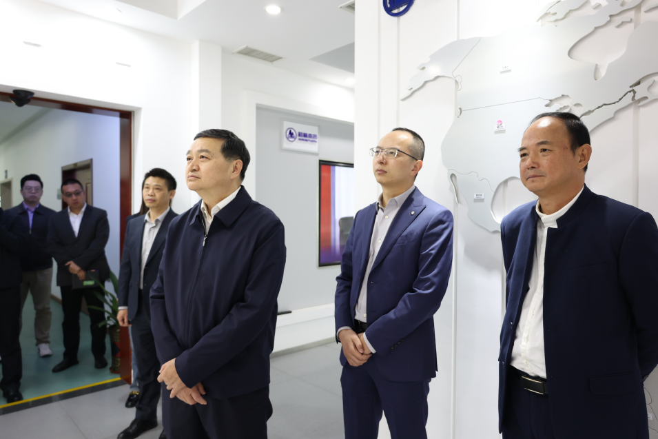 自治區(qū)藥品監(jiān)督管理局黨組書記、局長李勇強一行蒞臨桂林南藥調(diào)研指導(dǎo)工作