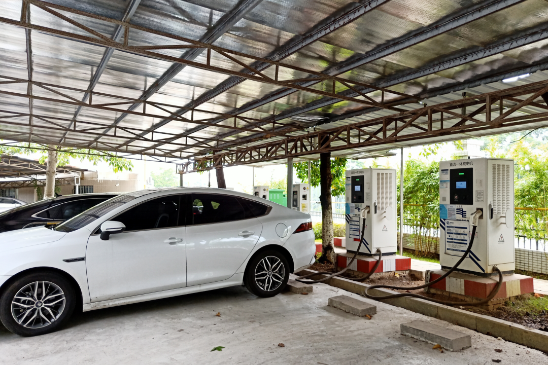 方便又快捷怀集一小区安装16根新能源汽车充电桩预计8月底可投入营运
