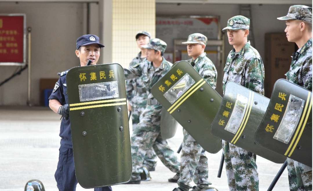 练兵展英姿怀集县民兵应急排骨干集训圆满结束