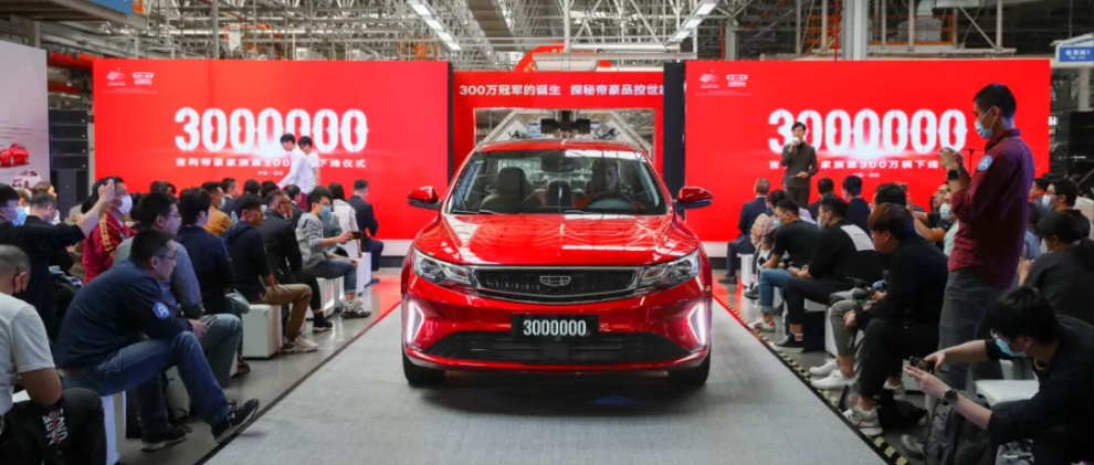 虎口夺食，帝豪热销300万辆背后，走得不再是性价比路线