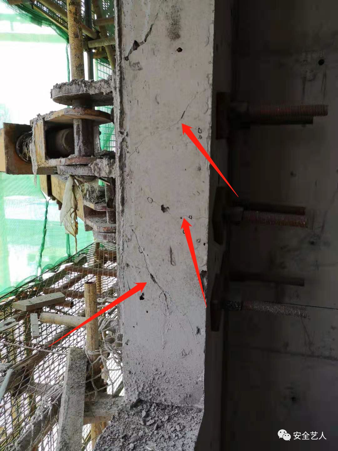 塔吊附墙与附墙距离要求_塔吊附墙的规范多少米_塔吊附墙件多少米设置一道