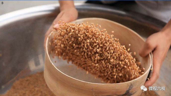 求石磨面粉机_大型石磨面粉机_面粉大型石磨机图片