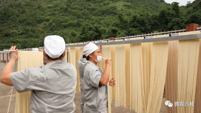 面粉大型石磨机图片_求石磨面粉机_大型石磨面粉机