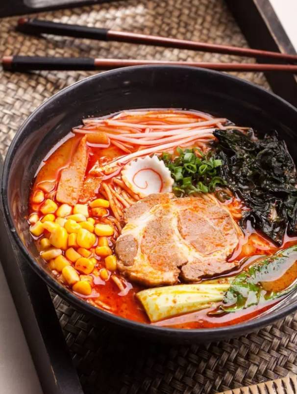 最后压轴出场的当然是我们最受欢迎无辣不欢的"地狱拉面"浓郁红汤,看