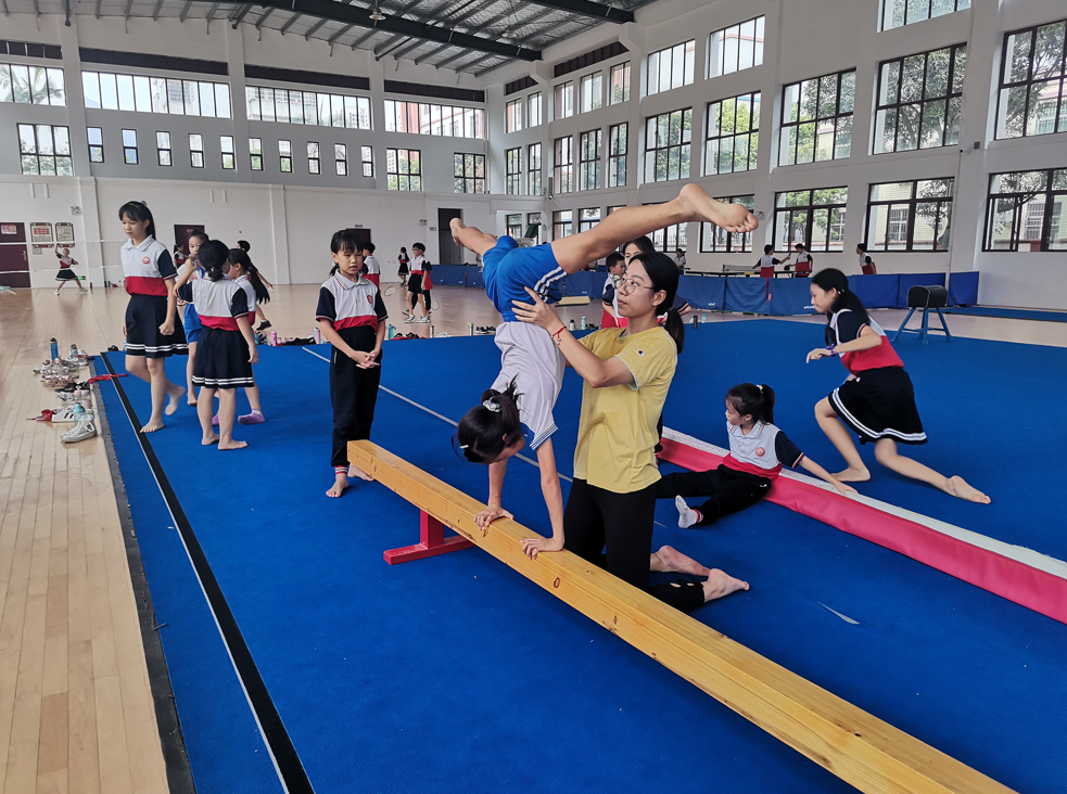 体操足球鼎湖这所小学体育课上出了新花样