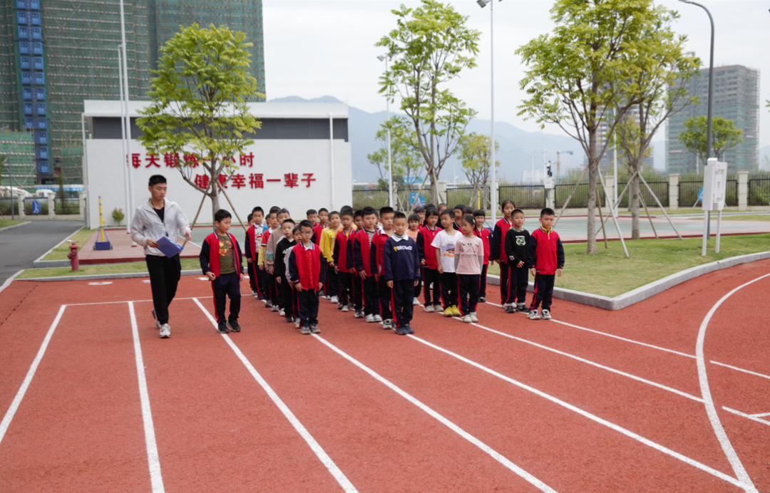 肇庆鼎湖新区中心小学图片