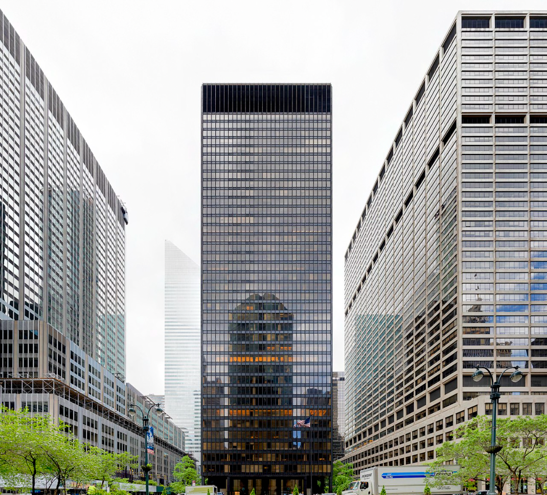 西格拉姆大厦以精简的结构体系,讲究的逻辑表现,完美演绎「少即是多」