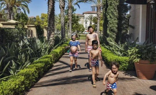 在美國(guó)旅游生了孩子_旅游生美國(guó)孩子多少錢(qián)_在美國(guó)旅游生孩子