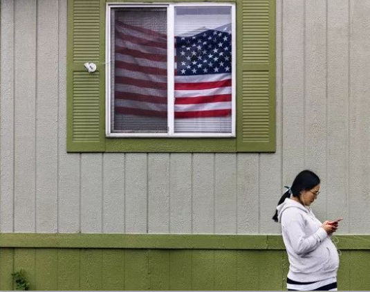 在美國(guó)旅游生了孩子_旅游生美國(guó)孩子多少錢(qián)_在美國(guó)旅游生孩子