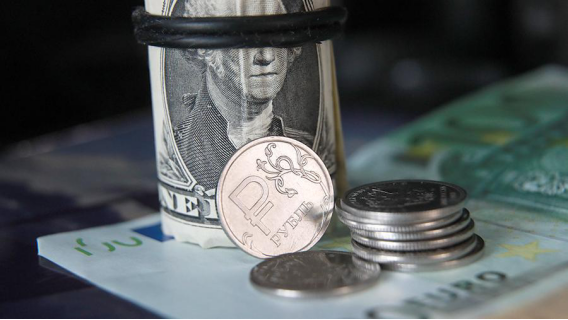 美元的短期贬值导致卢布虚假走强。 美国大选后，卢布将回归持续贬值的常态