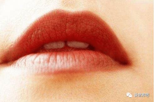 女人的嘴唇上薄下厚是什么性格_唇上厚下薄的女人_女人上嘴唇厚下嘴唇薄是什么命