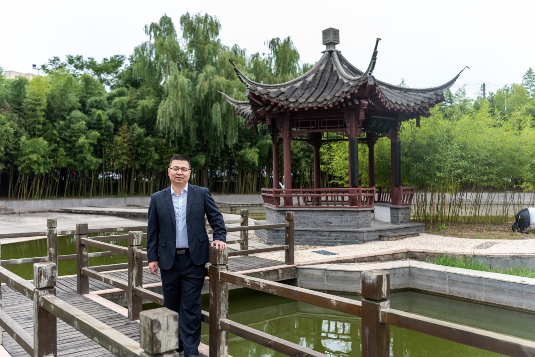 图</td>
                  </tr>
                </table>
            </div></td>
          </tr>
          <tr>
            <td> </td>
          </tr>
          <tr>
            <td align=