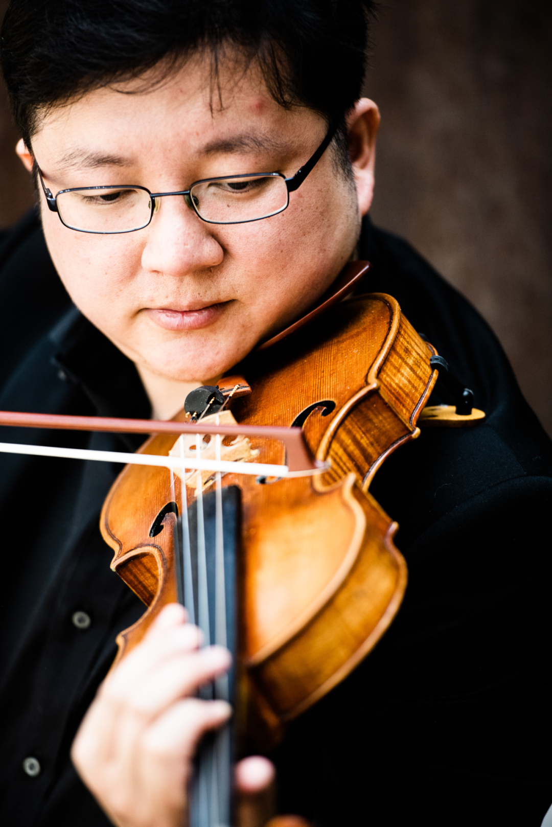 庄宇生于上海,3岁开始随父学琴,1991年考入上海音乐学院附小,1994年考