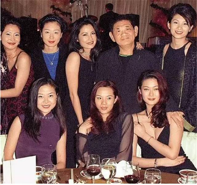 香港三级女神17岁被母逼拍风月片，九女“共侍一夫”，惨遭风流干爹抛弃...（组图） - 10