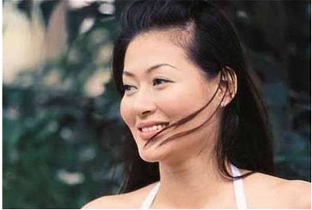 香港三级女神17岁被母逼拍风月片，九女“共侍一夫”，惨遭风流干爹抛弃...（组图） - 2
