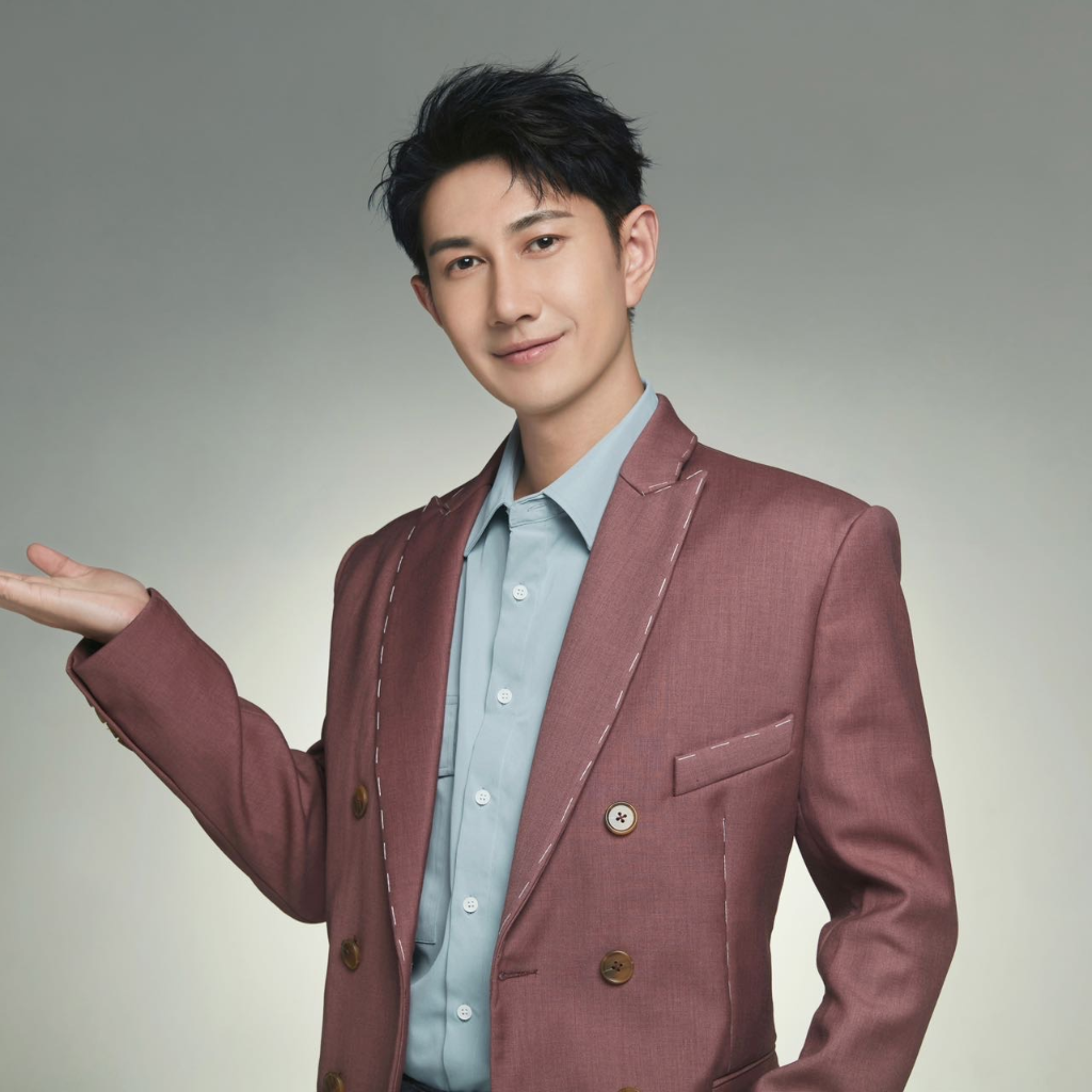演员何明翰