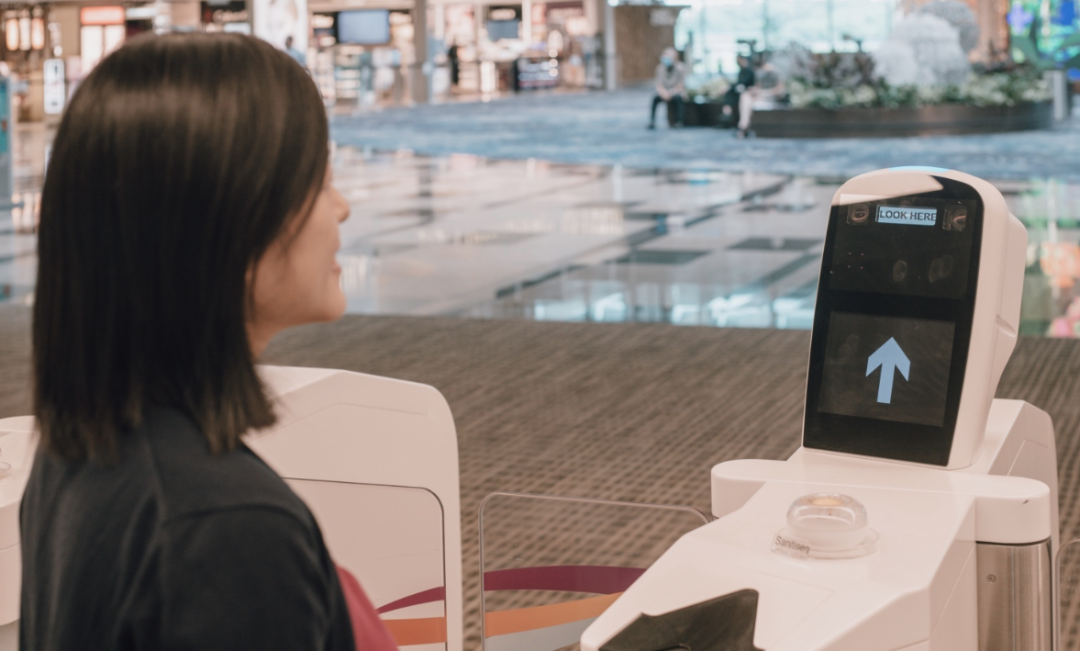 实拍！新加坡樟宜机场一波防疫黑科技！让你放心坐飞机～