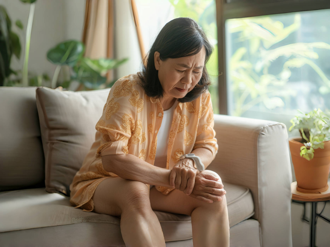 bancom__A_60-year-old_Asian_woman_developed_left_knee_pain_in_a_0f766238-714a-42eb-a528-e2e34dfee6c1_副本.png