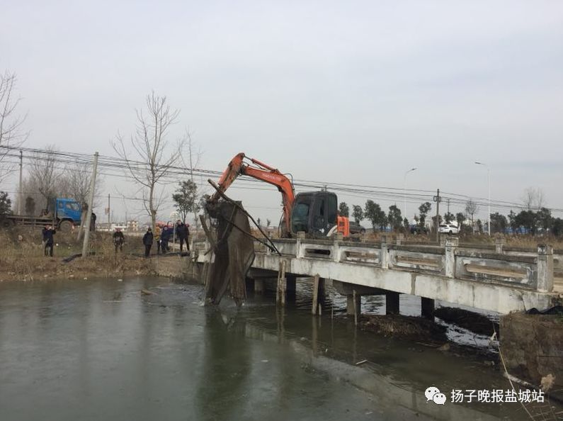 响水县陈家港镇开展渔罾渔簖网箱清理整治行动