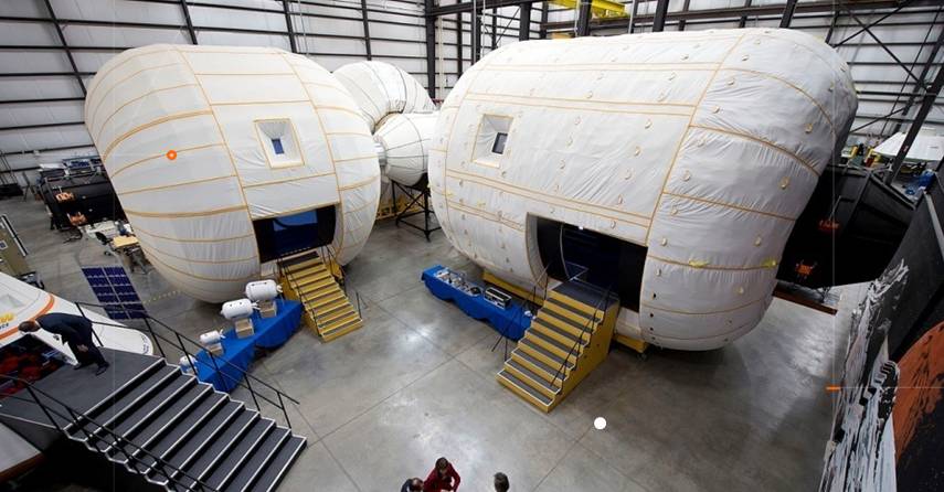 第一批火星移民的房子可能就像这样,是一个个充气式的太空舱和载人