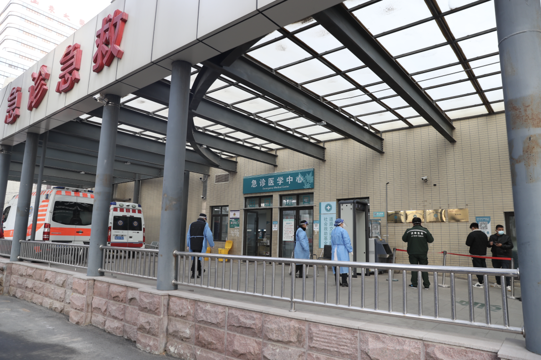 医院床位灯怎么关打造全链条急救闭环 EICU为危急重症患者守护生命之灯——山东大学第二医院重症医疗救治系列报道_https://www.jmylbn.com_新闻资讯_第3张