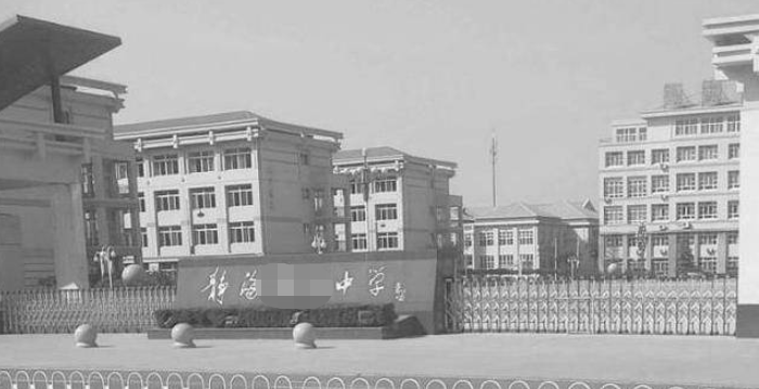 17岁高中女生为爱殉情，哄骗6名舍友喝下农药共同赴死：黄泉路上有个伴···