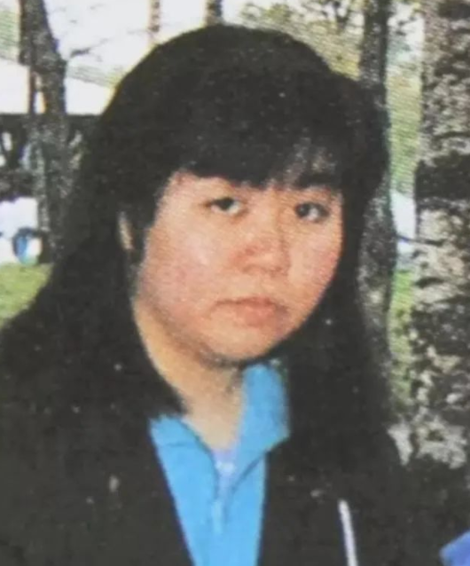 比罗志祥还渣的女人！同时玩弄30个男人，骗财骗色连杀3个情夫，照片曝光后我惊了…