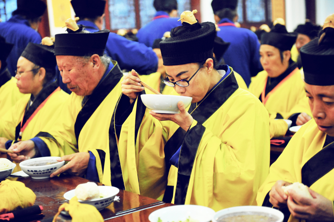 荤腥_荤腥是指哪些食物_荤腥的拼音