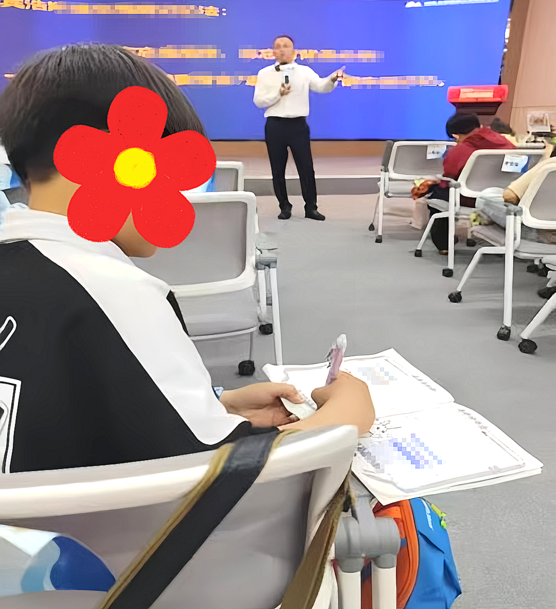 【青少年五大关系课】孩子在课堂上不举手、不发言，我差点失望透顶，直到另一位家长的话点醒了我……