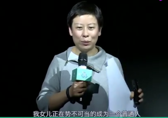 张桂梅PK清华副教授：不要站在高楼上，傲慢地指着大山